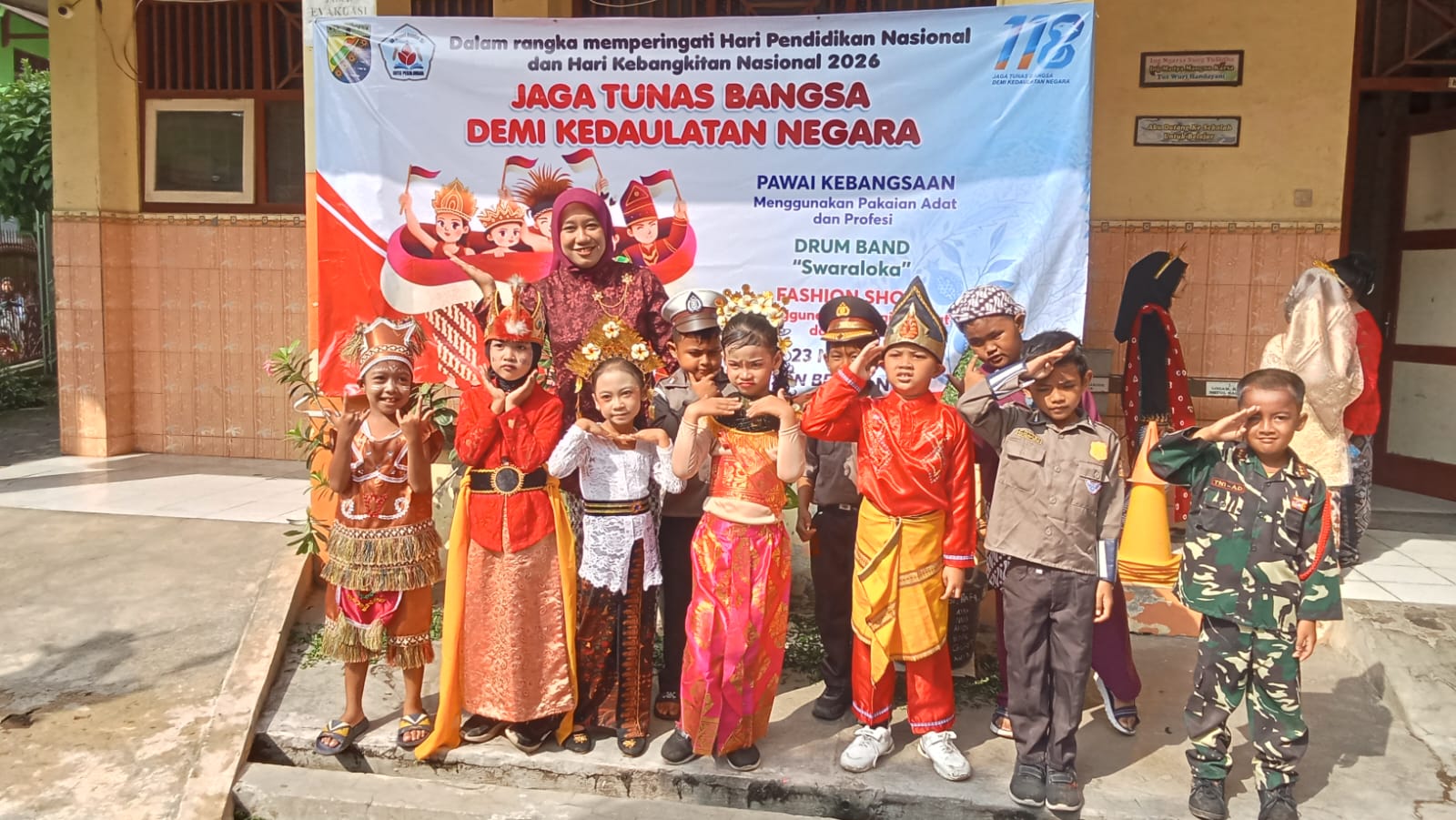 Siswa SDN Bendan 03 Pekalongan Unjuk Gigi di Pawai Kebangsaan