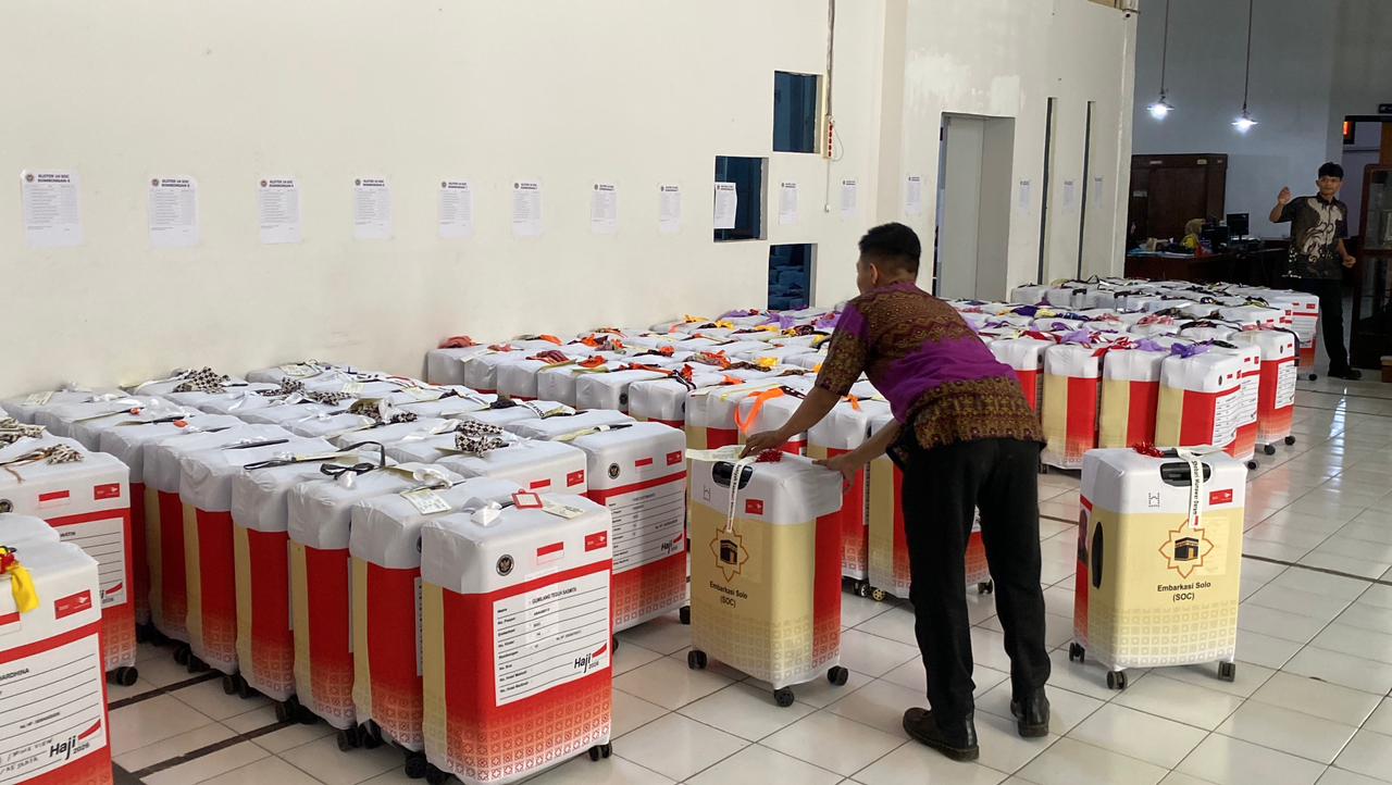 Koper Jemaah Haji Kota Pekalongan Dikirim ke Embarkasi Lebih Awal, Kamis (23/4) Koper Jemaah Haji Kota Pekalongan Dikirim ke Embarkasi Lebih Awal, Kamis (23/4)