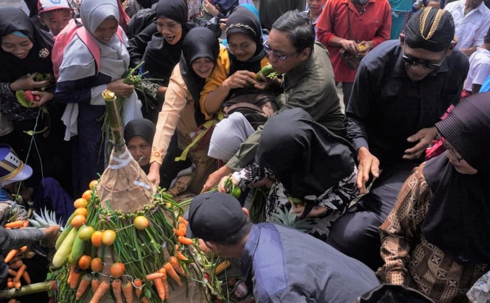 Nyadran Gunung Silurah