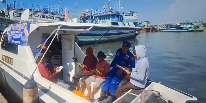 Perpustakaan terapung milik Ditpolairud Polda Jateng Perpustakaan terapung milik Ditpolairud Polda Jateng