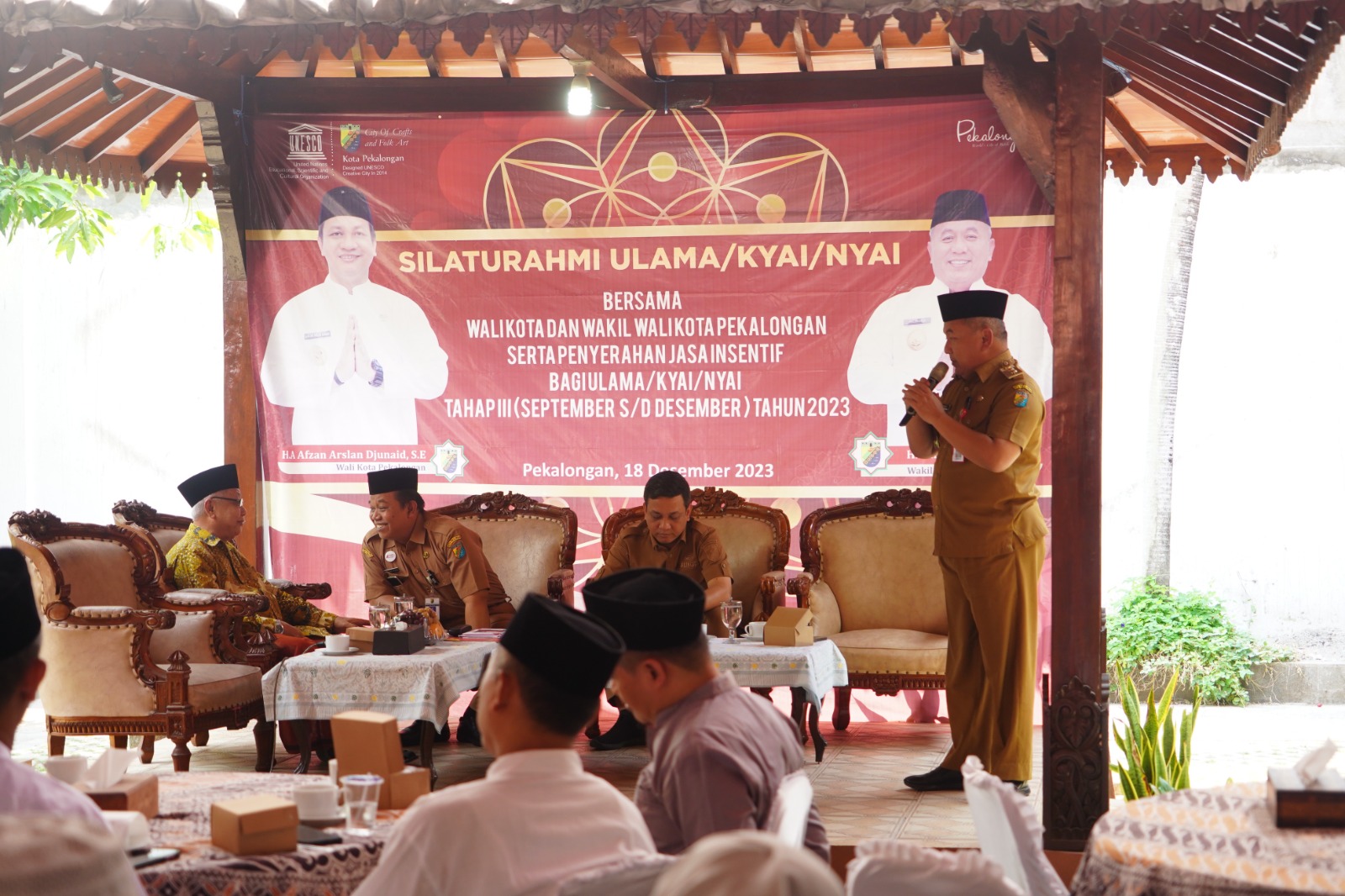 Pemkot Serahkan Insentif Tahap 3 kepada Ratusan Kyai dan Bu Nyai