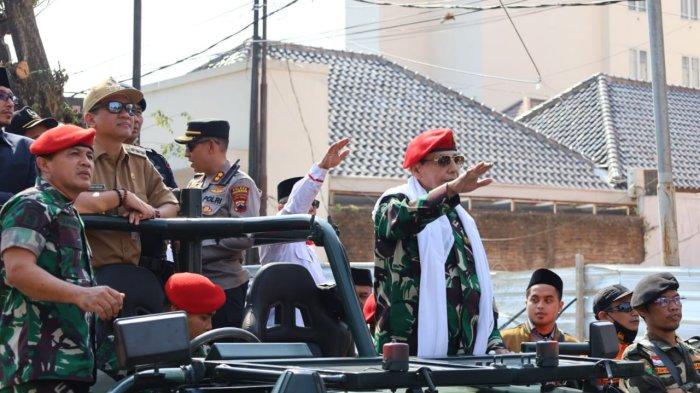 Bendera 1.001 Meter Warnai Kirab Merah Putih Bendera 1.001 Meter Warnai Kirab Merah Putih