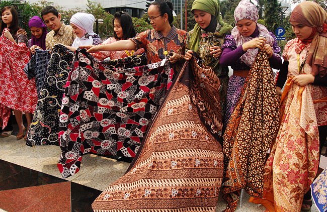 Masyarakat diimbau Pakai Batik