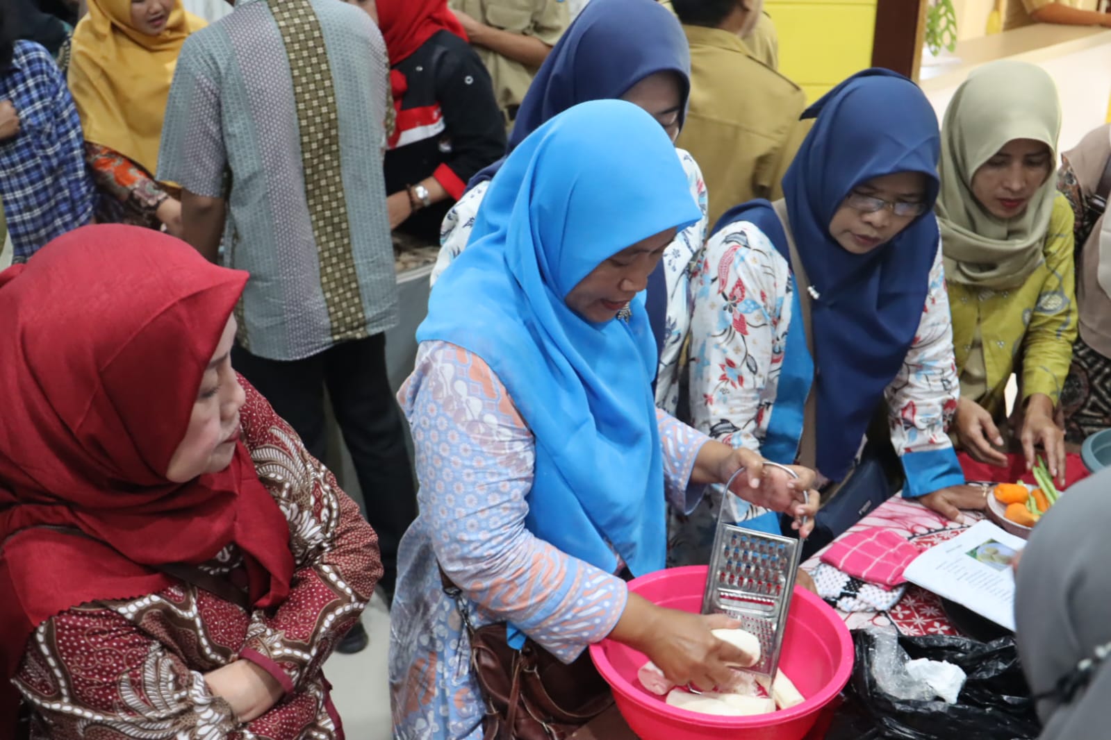 Penuhi Pangan B2SA, Dinperpa Bekali Ibu-ibu Kreasikan Singkong dan Jagung