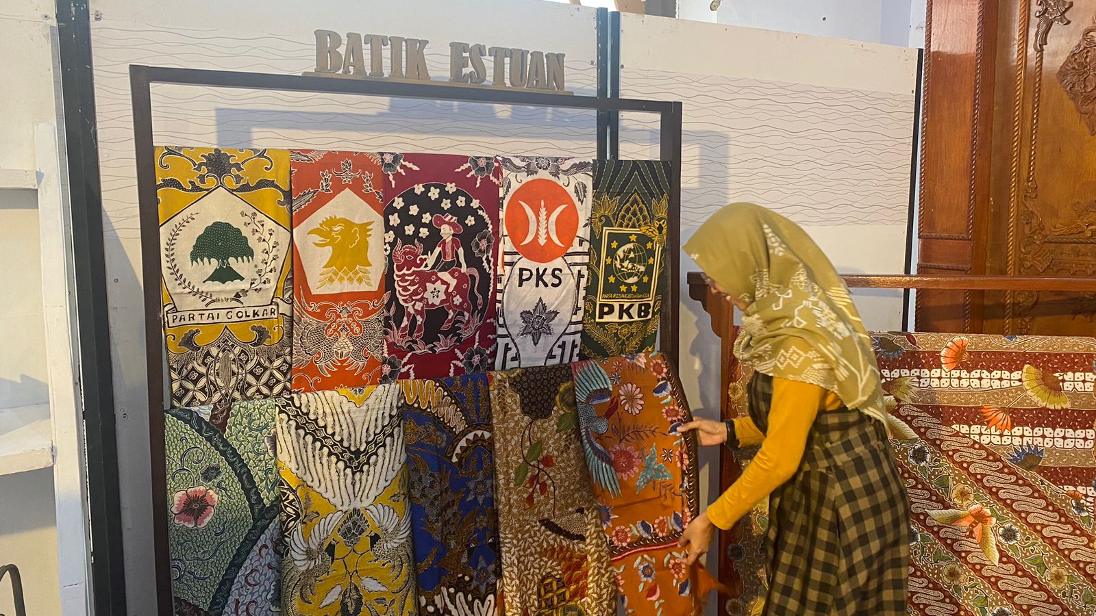 Batik Motif Parpol