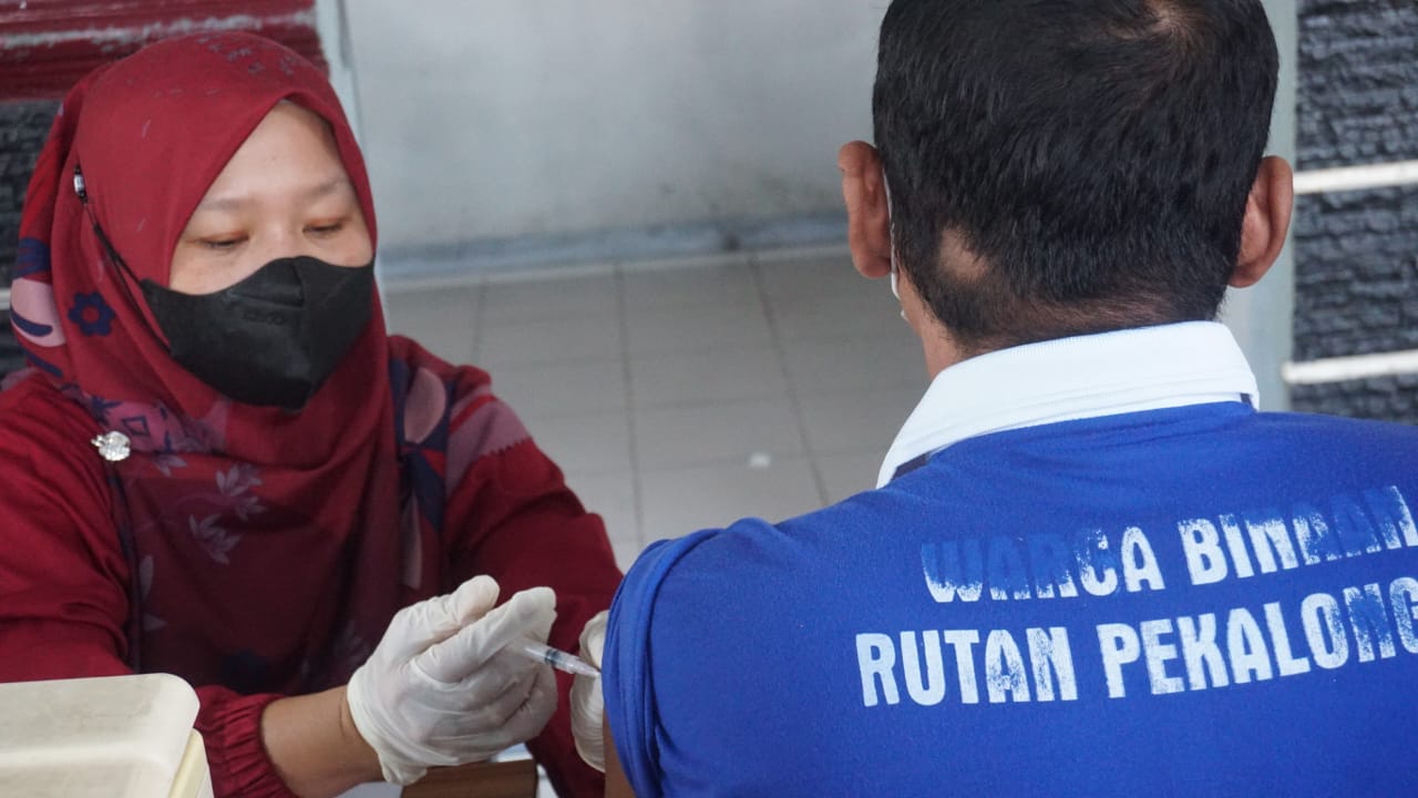 Wujudkan Kekebalan Kelompok, WBP dan Petugas Rutan Terima Vaksin Booster 2