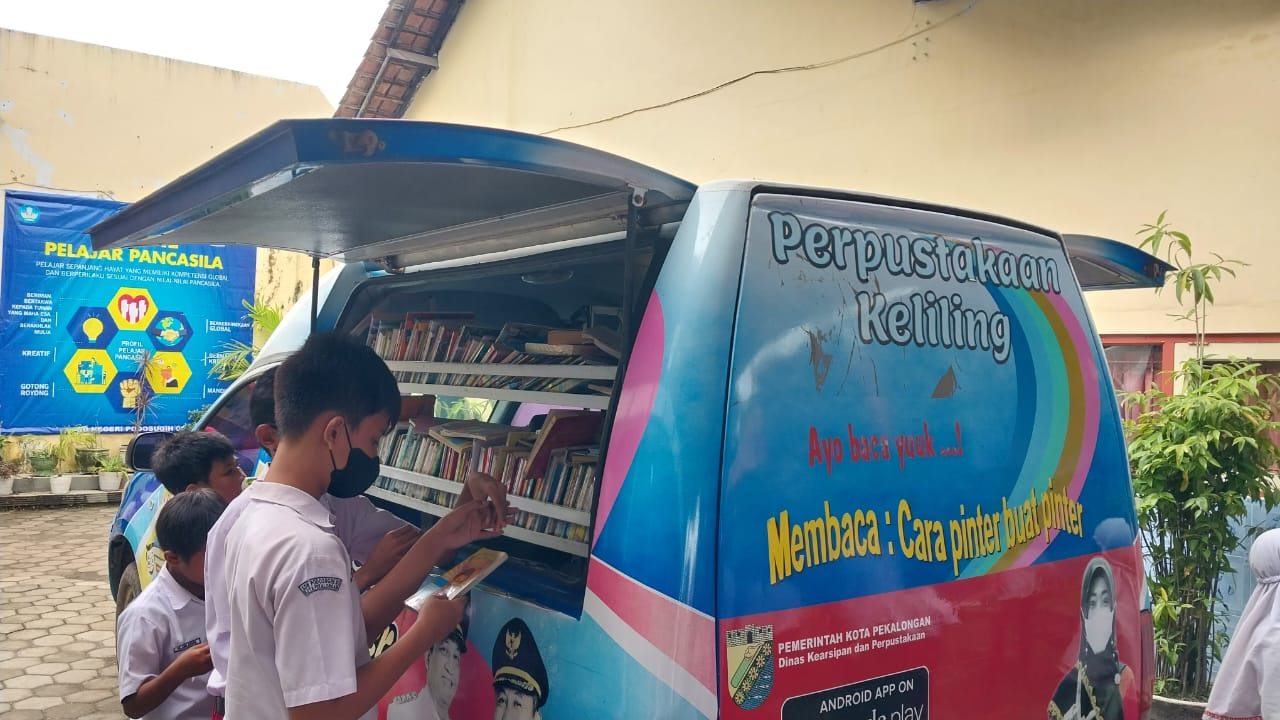 Mendongeng Bangun Karakter Anak
