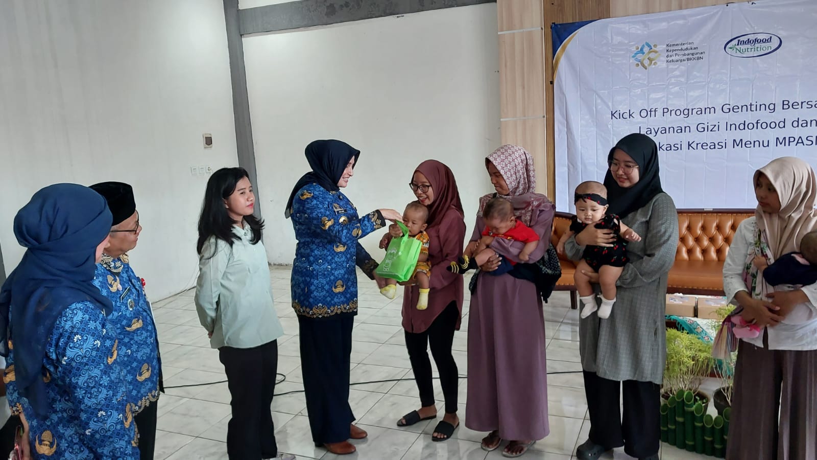 30 Baduta Pekalongan Timur Terima Bantuan Nutrisi dan MPASI