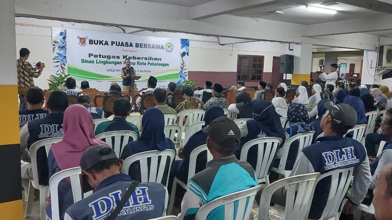 300 Petugas Kebersihan DLH Buka Puasa di Gereja Santo Petrus Pekalongan 300 Petugas Kebersihan DLH Buka Puasa di Gereja Santo Petrus Pekalongan