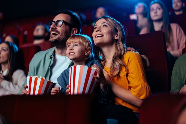 8 Tips Mengajak Anak Nonton Bioskop, Pilih Film Sesuai Usia