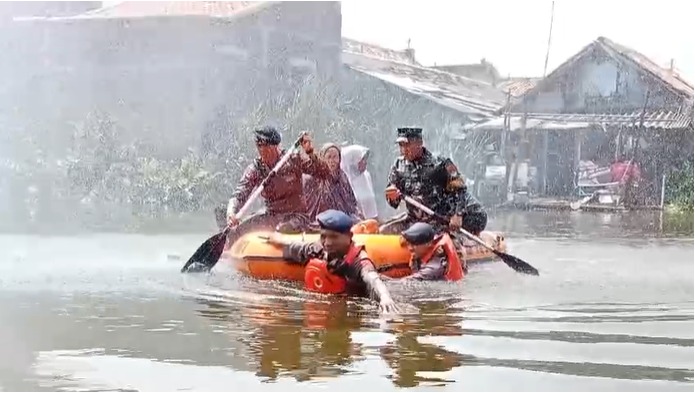 TNI dan BPBD Gelar Simulasi Penanggulangan Bencana di Kelurahan Kandang Panjang