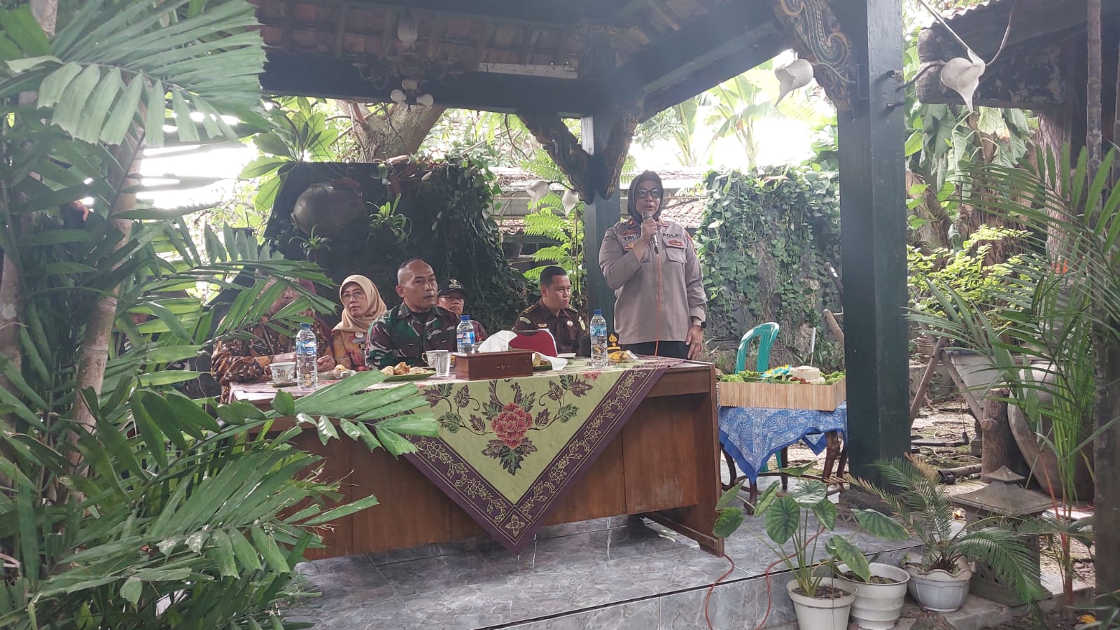 Antisipasi Musim Hujan, Polsek Pekalongan Timur Ajak Warga Setono Aktif Jaga Lingkungan