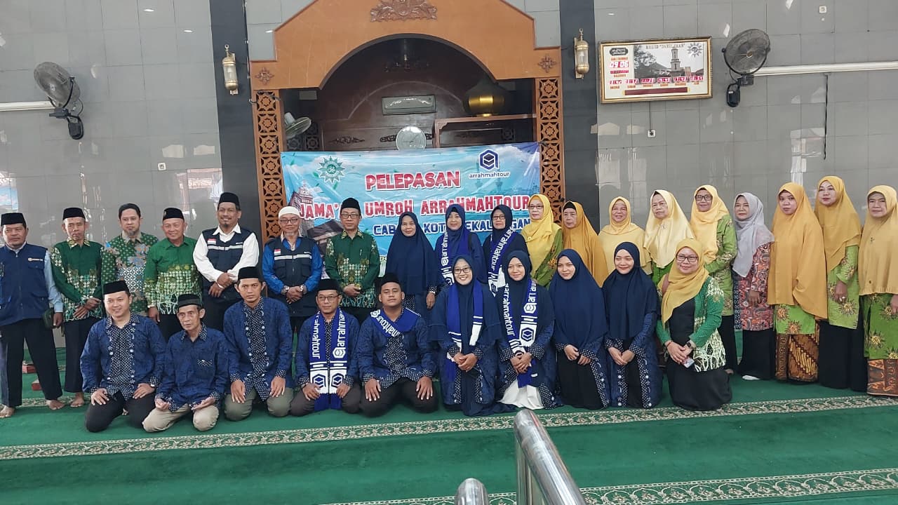 Arrahman Tour Kota Pekalongan Lepas 13 Jamaah Umroh Perdana