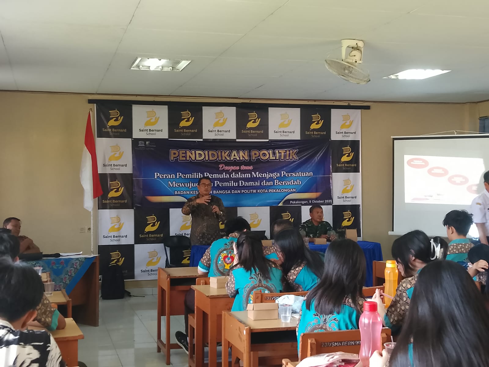 Bakesbangpol Pekalongan Bekali Pemilih Pemula Dengan Pendidikan Politik Bakesbangpol Pekalongan Bekali Pemilih Pemula Dengan Pendidikan Politik