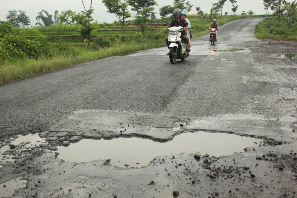 Banjir di Kota Pekalongan Picu Kerusakan Jalan