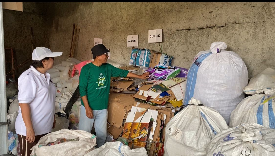 Bank Sampah Brug Loji, Solusi Kelola Sampah dan Tambah Pundi Rupiah