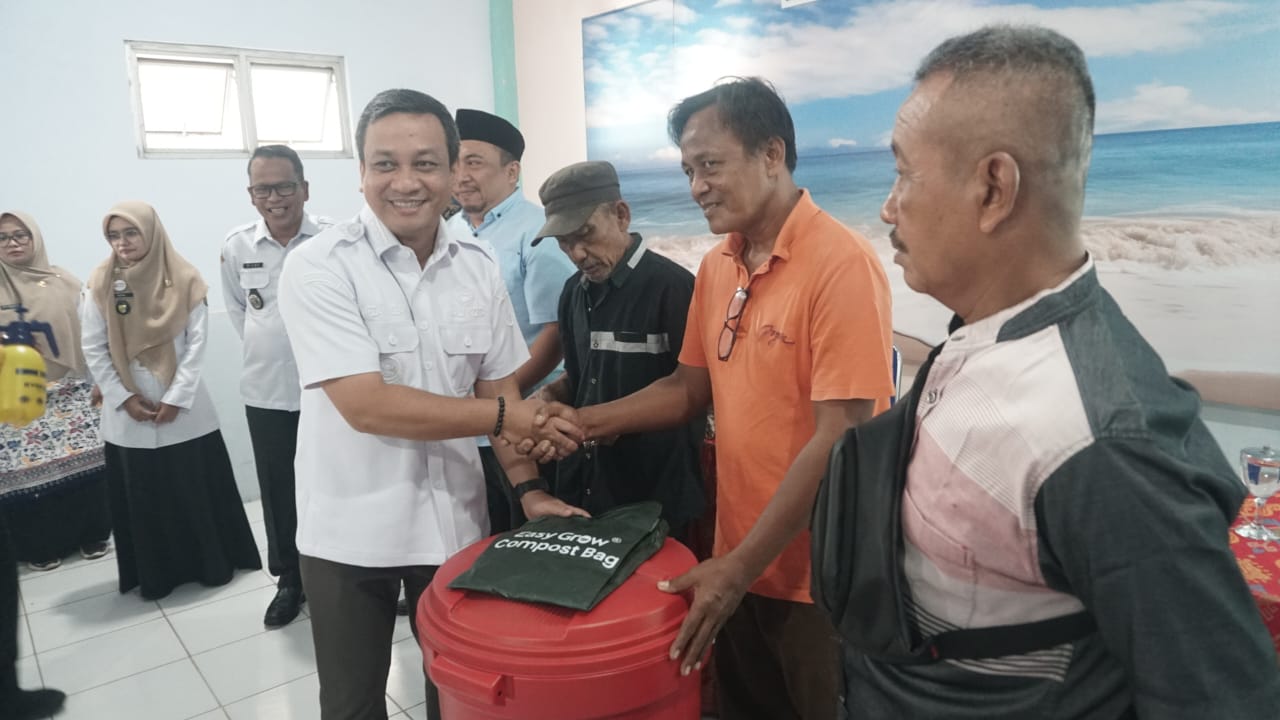 Banpot Ketua RT Dan RW di Padukuhan Kraton Di Serahkan Oleh Wali Kota