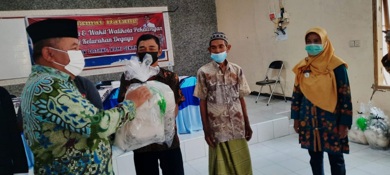 Bantu Nelayan, Pemkot Salurkan Bantuan 40 Jala dan Jaring 