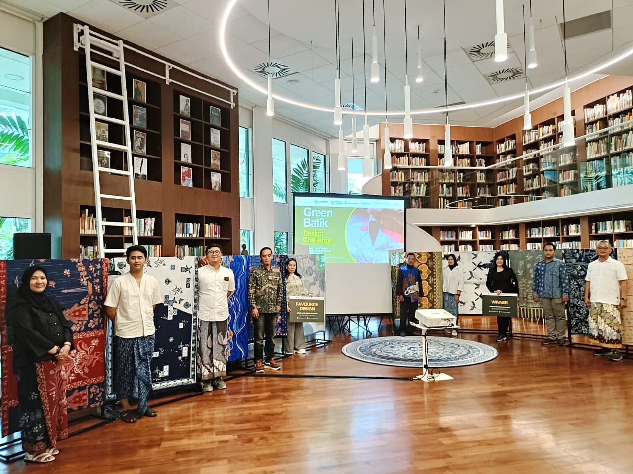Batik Bulan dan Ozzy Batik Harumkan Pekalongan di Ajang Green Batik Design Challenge