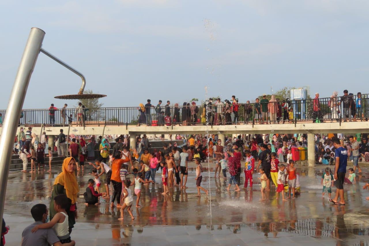 Dari Lokal hingga Mancanegara, Pasir Kencana Jadi Titik Temu Wisatawan Lebaran Dari Lokal hingga Mancanegara, Pasir Kencana Jadi Titik Temu Wisatawan Lebaran