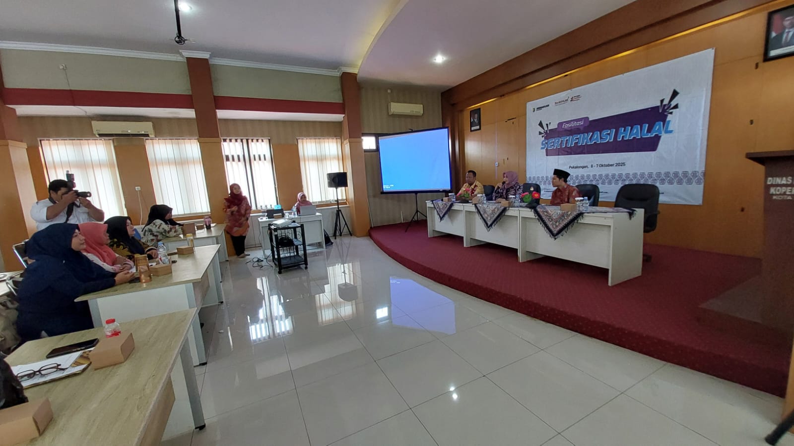 Dindagkop-UKM Fasilitasi Sertifikasi Halal Belasan Pelaku Kuliner