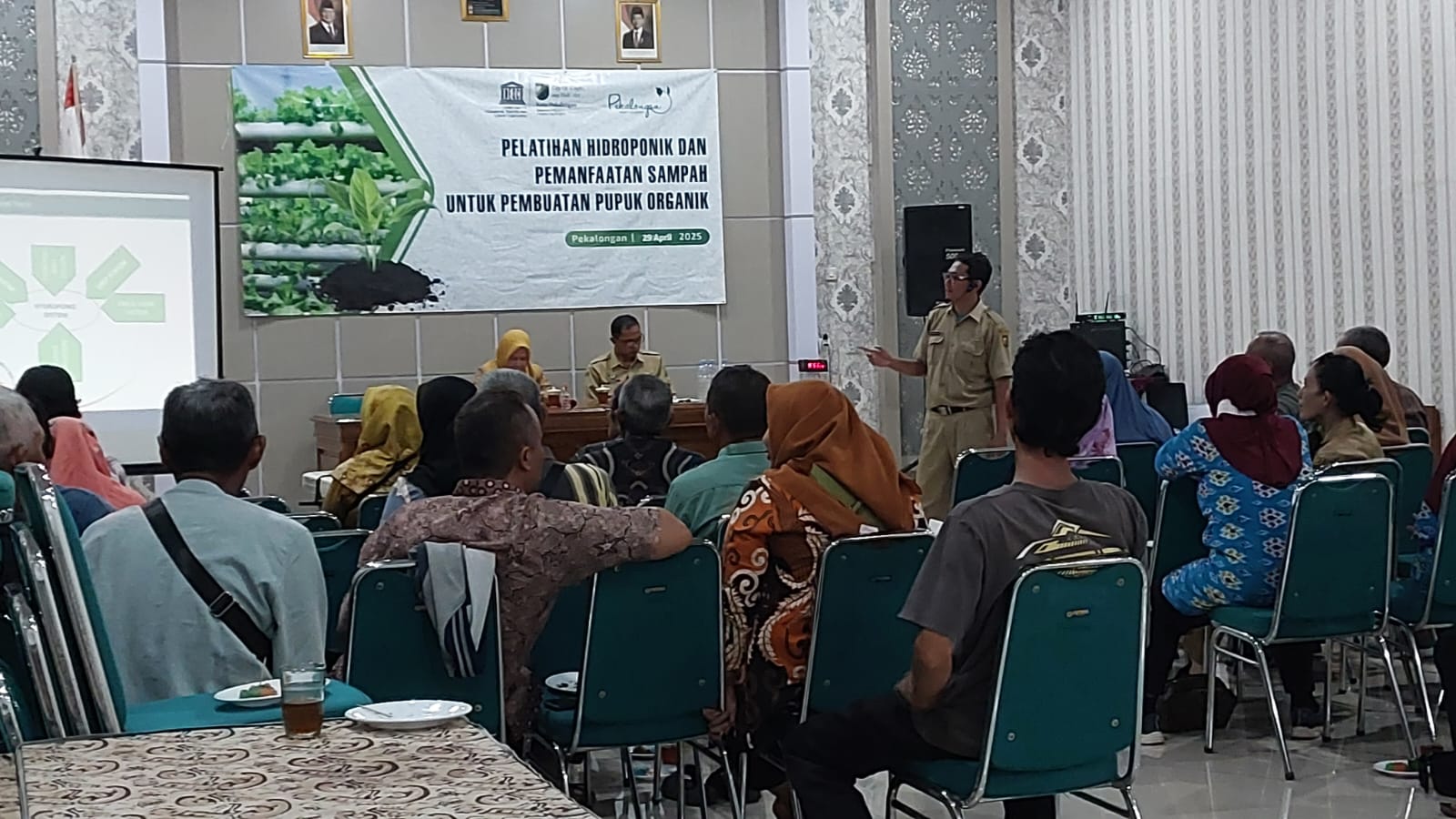 Dinperpa Dorong Optimalisasi Pertanian Hidroponik  Di Kota Pekalongan