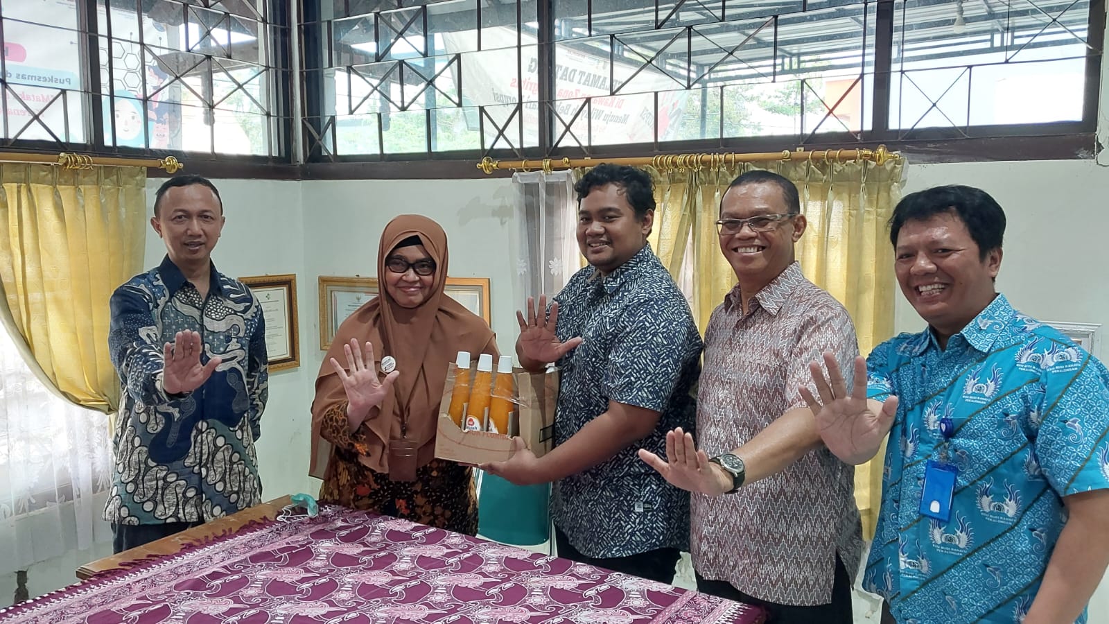 Dukung TB Day, RS Budi Rahayu Salurkan Ratusan Botol Sirup Bagi Masyarakat