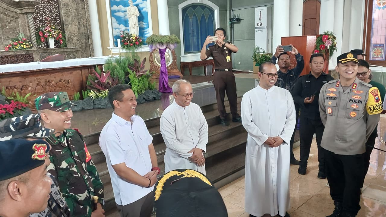 Forkopimda Kota Pekalongan Pastikan Keamanan Ibadah Natal, Lima Gereja Dimonitor Forkopimda Kota Pekalongan Pastikan Keamanan Ibadah Natal, Lima Gereja Dimonitor