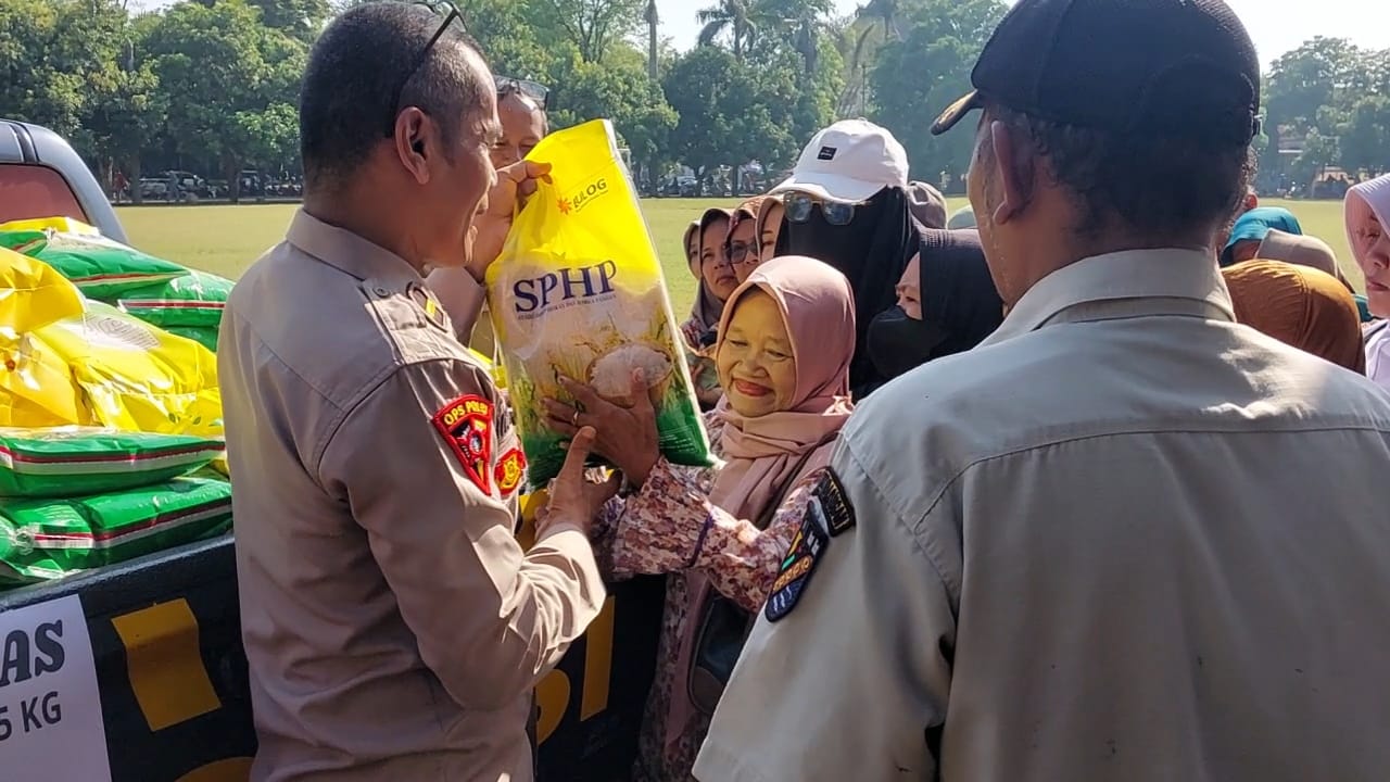 Gerakan Pangan Murah Warnai Peringatan Hari Pangan Sedunia di Pekalongan Gerakan Pangan Murah Warnai Peringatan Hari Pangan Sedunia di Pekalongan