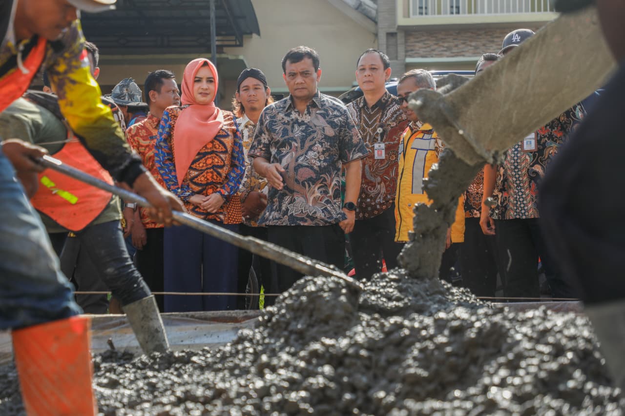 Gubernur Jateng Tinjau Proyek Jalan Strategis Wiradesa&ndash;Kajen