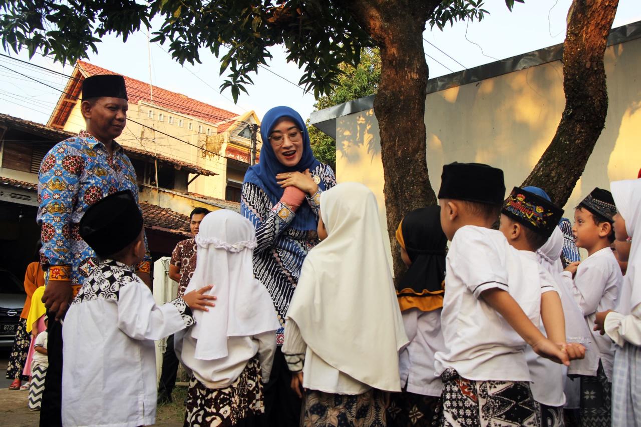 HIMPAUDI : Gelar Bagi Takjil Tanamkan Nilai Pada Anak 