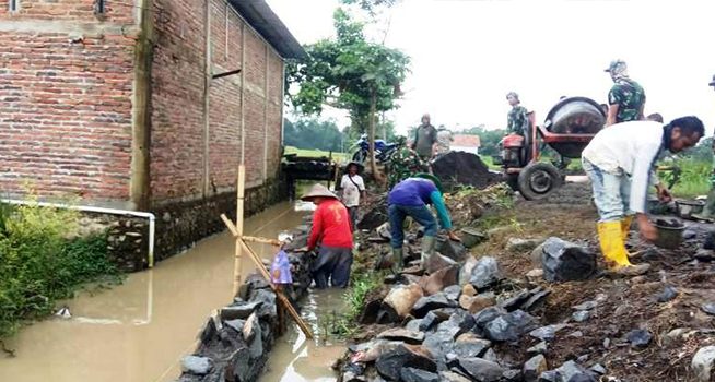 Hujan Tak Halangi TMMD, Pembangunan di Noyontaansari