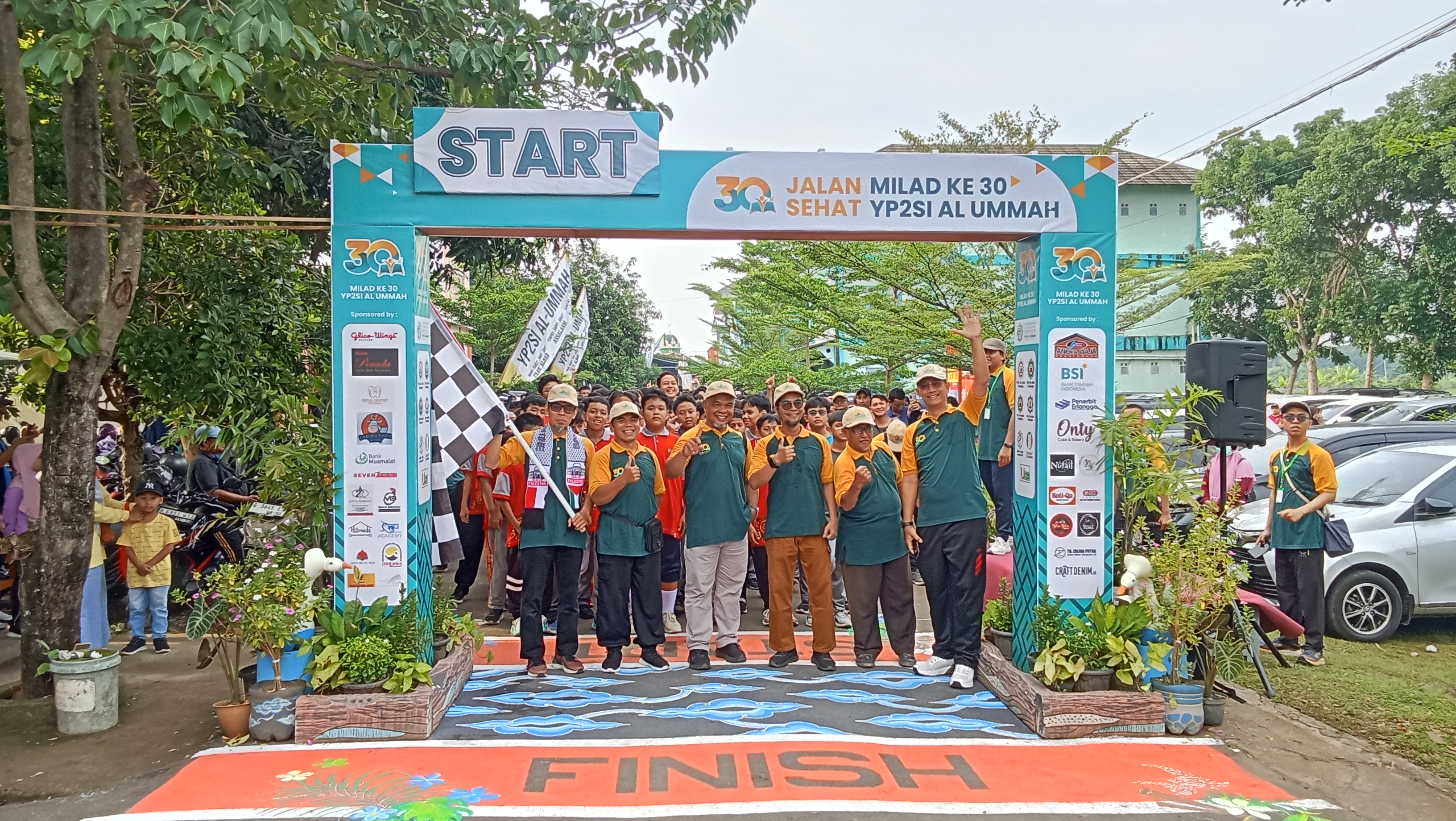 Jalan Sehat Milad 30 YP2SI Al Ummah Disambut Ribuan Peserta