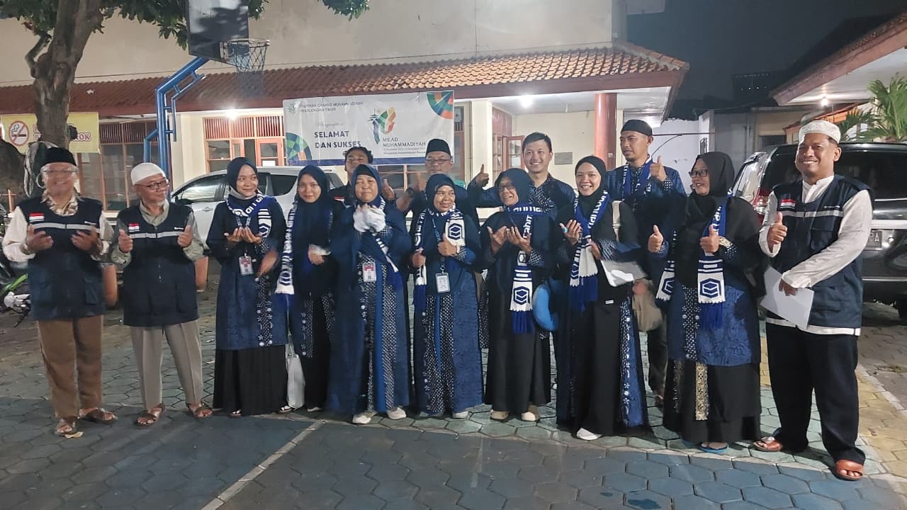 Jamaah Ar-Rahmah Tour Pekalongan Pulang Umrah Dengan Haru dan Pujian