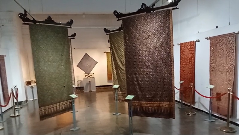 Jejak Pesan Spiritual dalam Batik Besurek dan Rifaiyah di Museum Batik Jejak Pesan Spiritual dalam Batik Besurek dan Rifaiyah di Museum Batik
