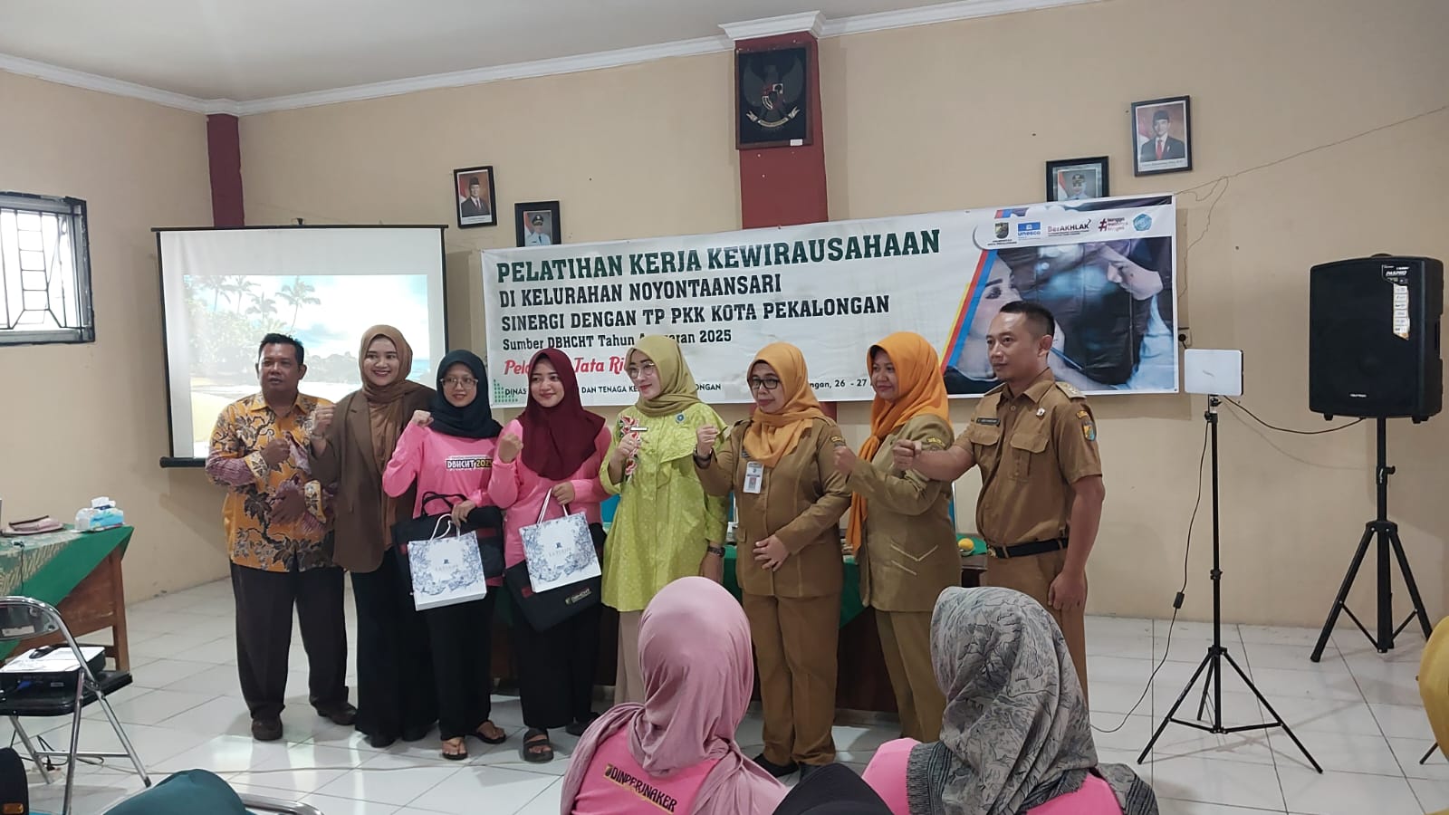 Kader TP-PKK Noyontaansari Dilatih Tata Rias MUA