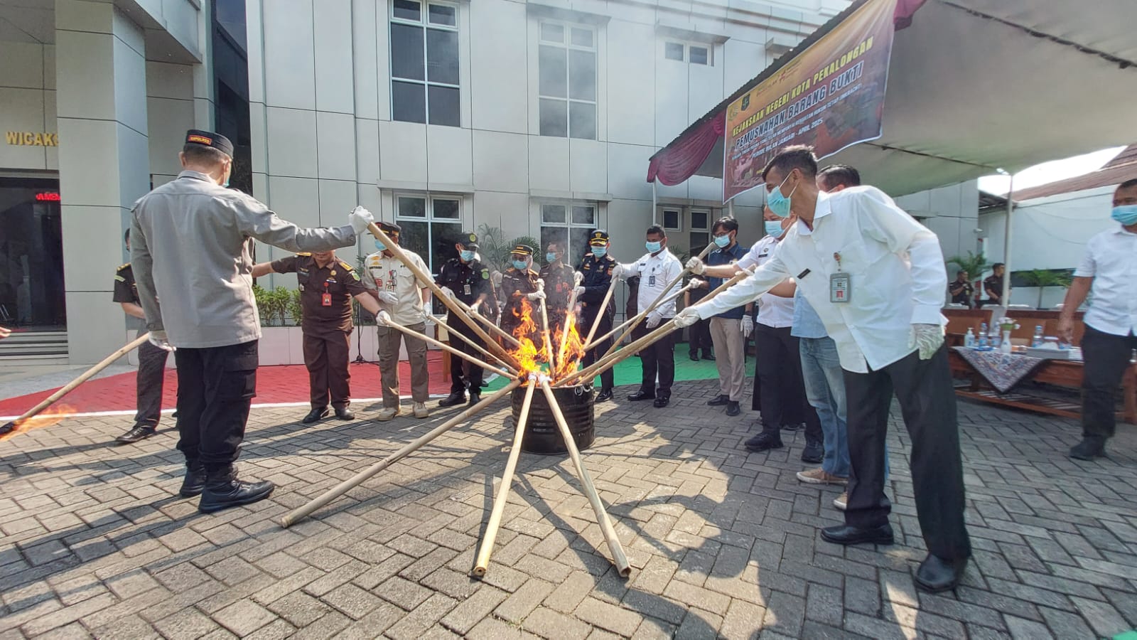 Kejari Musnahkan Barang Bukti 25 Perkara Tindak Pidana Umum