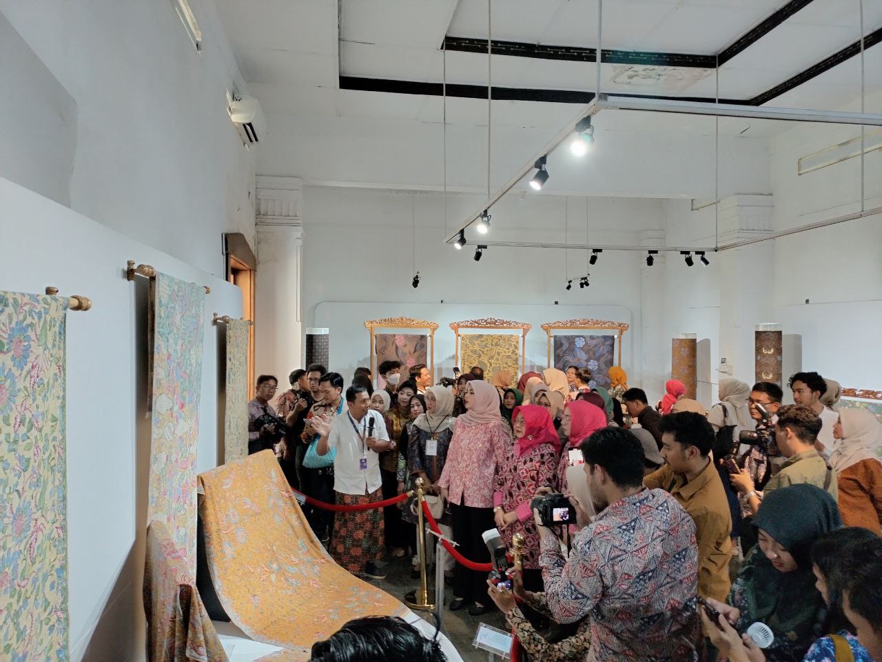 Ketua TP PKK Salatiga Apresiasi Kegiatan Membatik dan Kuliner Khas Pekalongan