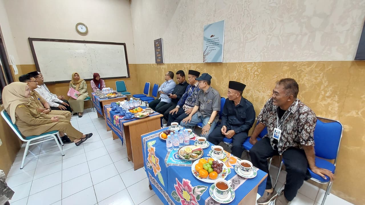 Komisi A Dorong Peran Radio Kota Batik Sebagai Media Informasi Publik Komisi A Dorong Peran Radio Kota Batik Sebagai Media Informasi Publik