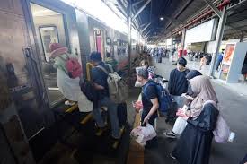 Libur Idul Adha Penumpang KA di Daop 4 Naik 50 – 80 % Libur Idul Adha Penumpang KA di Daop 4 Naik 50 – 80 %
