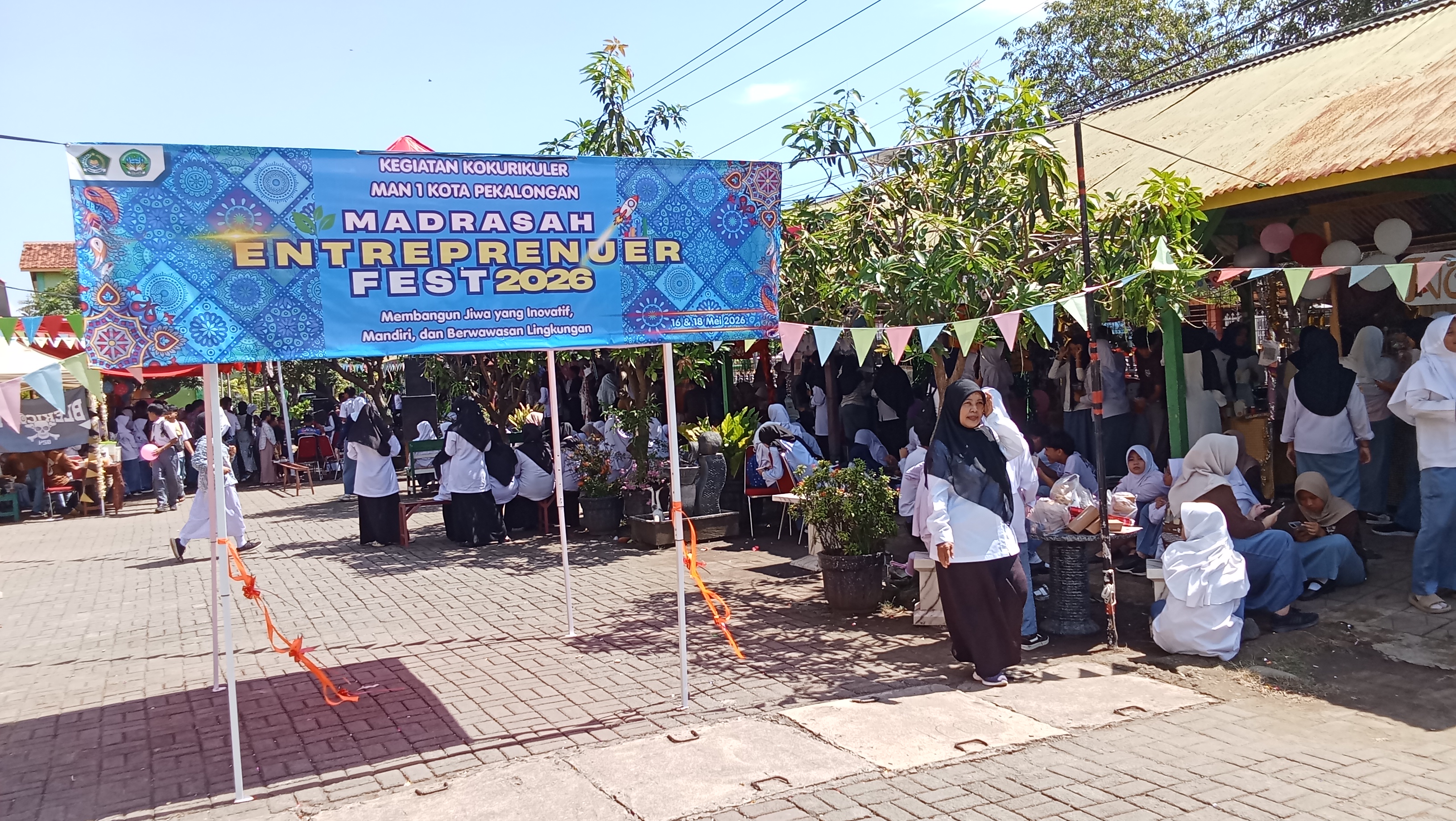 MAN 1 Kota Pekalongan Gelar Madrasah Entrepreneur Fest MAN 1 Kota Pekalongan Gelar Madrasah Entrepreneur Fest