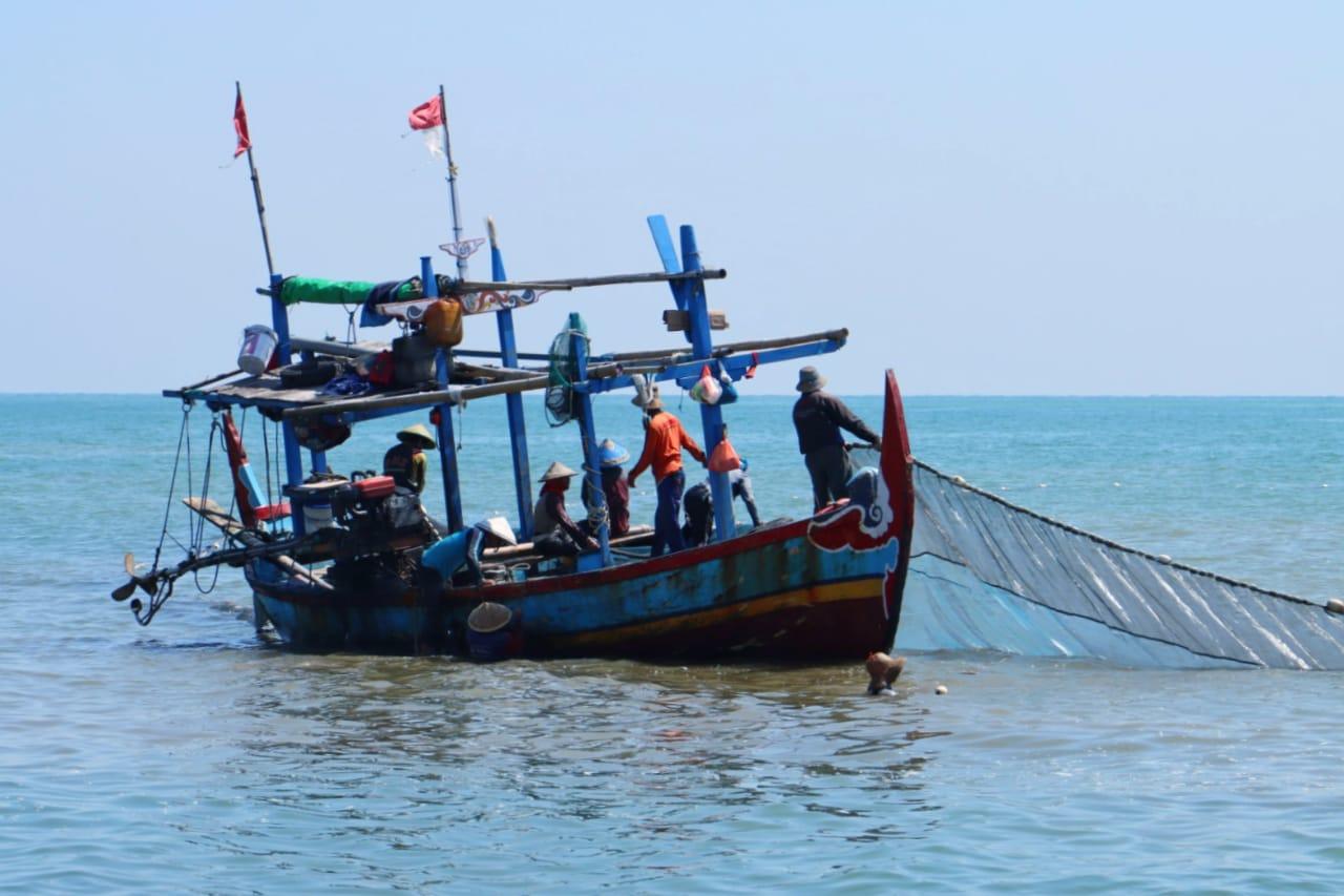 Musim Baratan, Nelayan Pekalongan Berhadapan Dengan Alam Dan Aturan