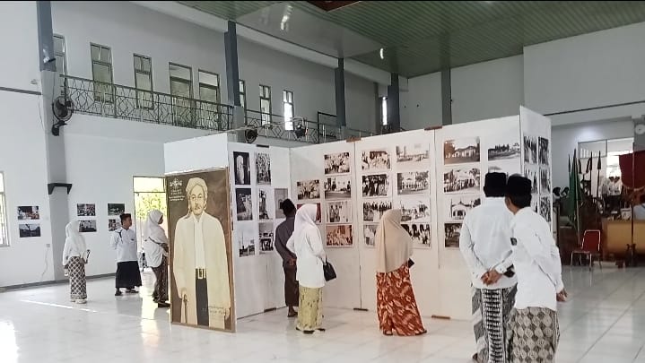 Pameran Foto Hari Santri Hadirkan Jejak Sejarah Kota Pekalongan Pameran Foto Hari Santri Hadirkan Jejak Sejarah Kota Pekalongan
