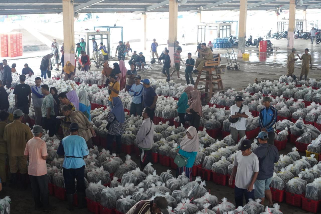 Panen Laut Akhir Tahun, TPI  Pekalongan Kecipratan Berkah