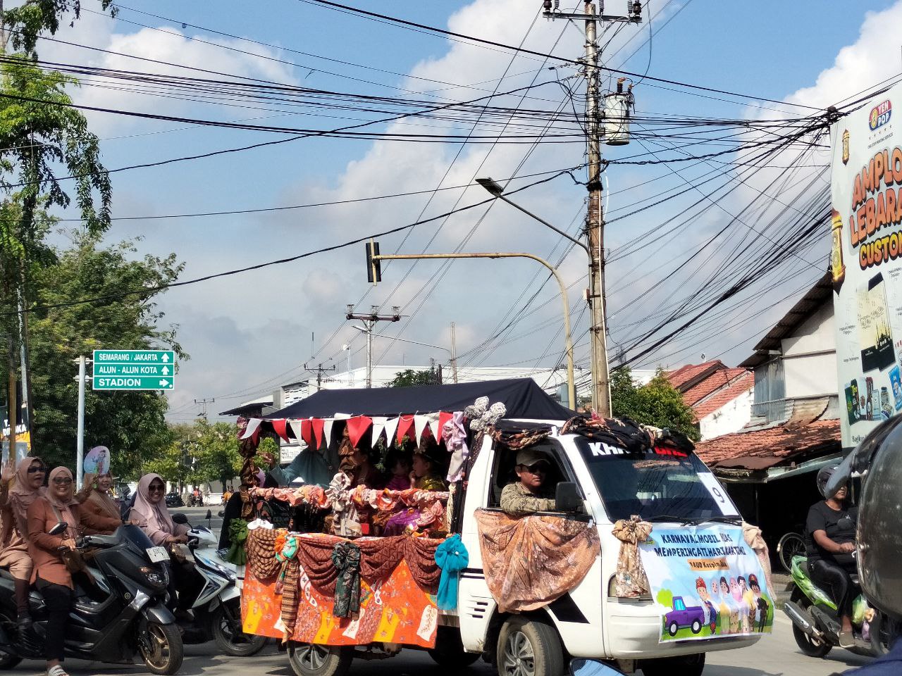 Parade Mobil Hias Kartini Gaungkan Semangat Peduli Lingkungan