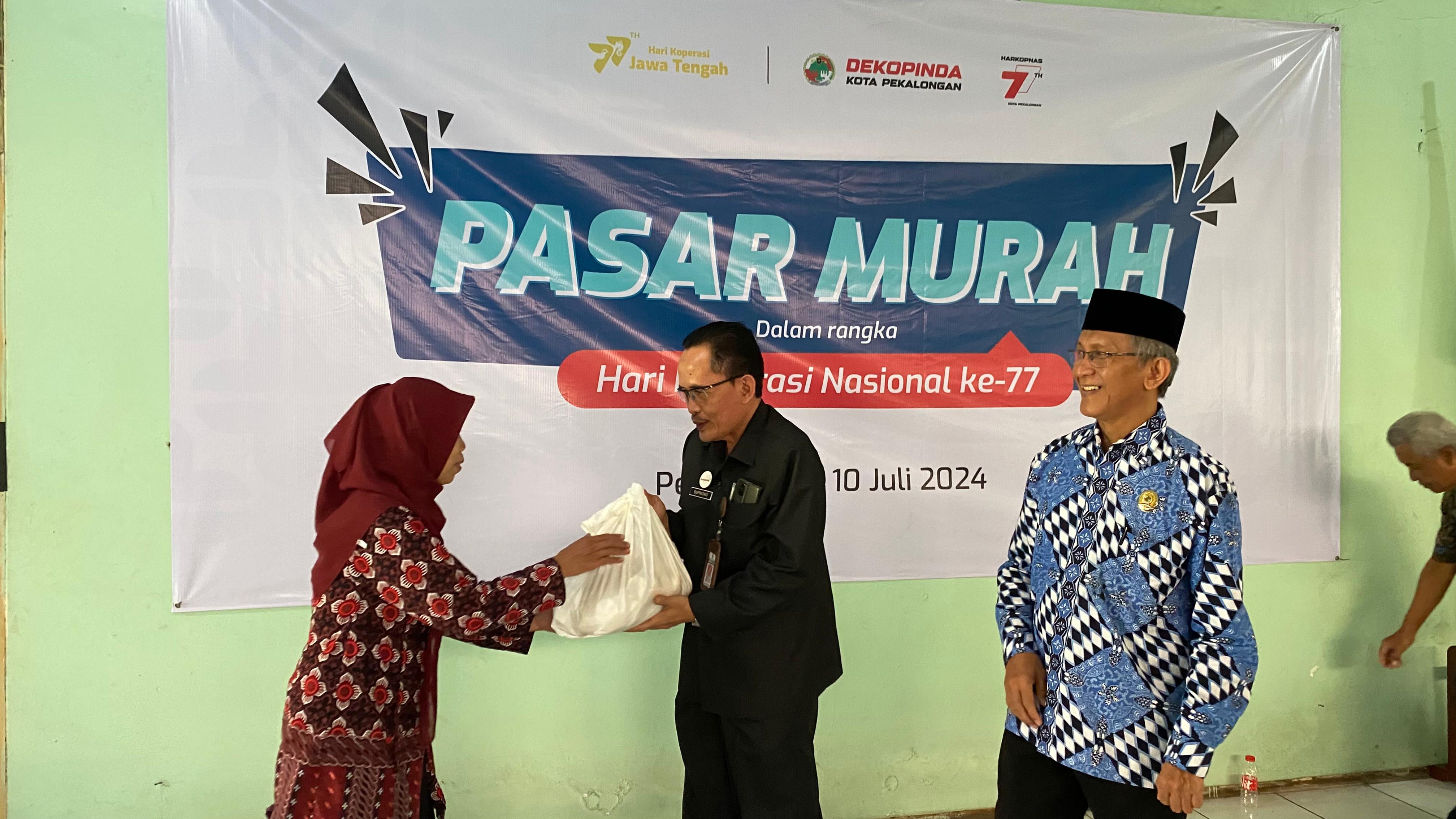 HUT Koperasi ke-77, Dekopinda Gelar Pasar Murah dengan Ratusan Paket Sembako HUT Koperasi ke-77, Dekopinda Gelar Pasar Murah dengan Ratusan Paket Sembako