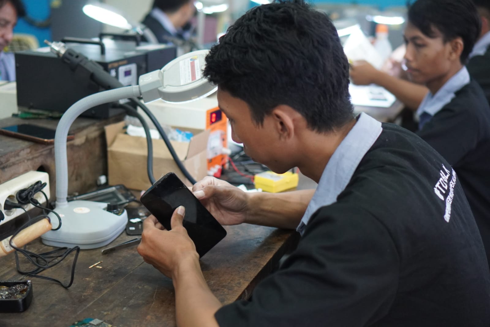 Pelatihan Reparasi HP di BLK Kota Pekalongan Cetak Teknisi Muda Siap Kerja Pelatihan Reparasi HP di BLK Kota Pekalongan Cetak Teknisi Muda Siap Kerja