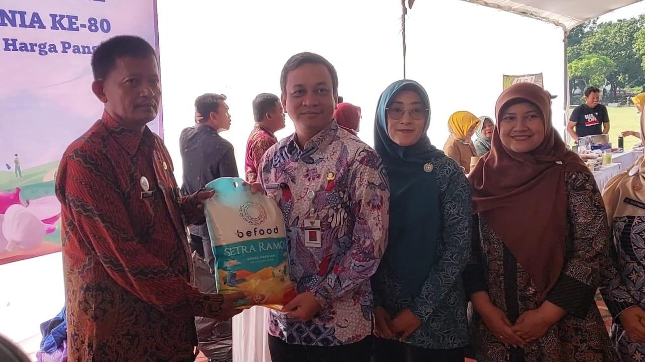 Pemkot Salurkan 2,2 Ton Beras Premium untuk Anak Stunting Pemkot Salurkan 2,2 Ton Beras Premium untuk Anak Stunting