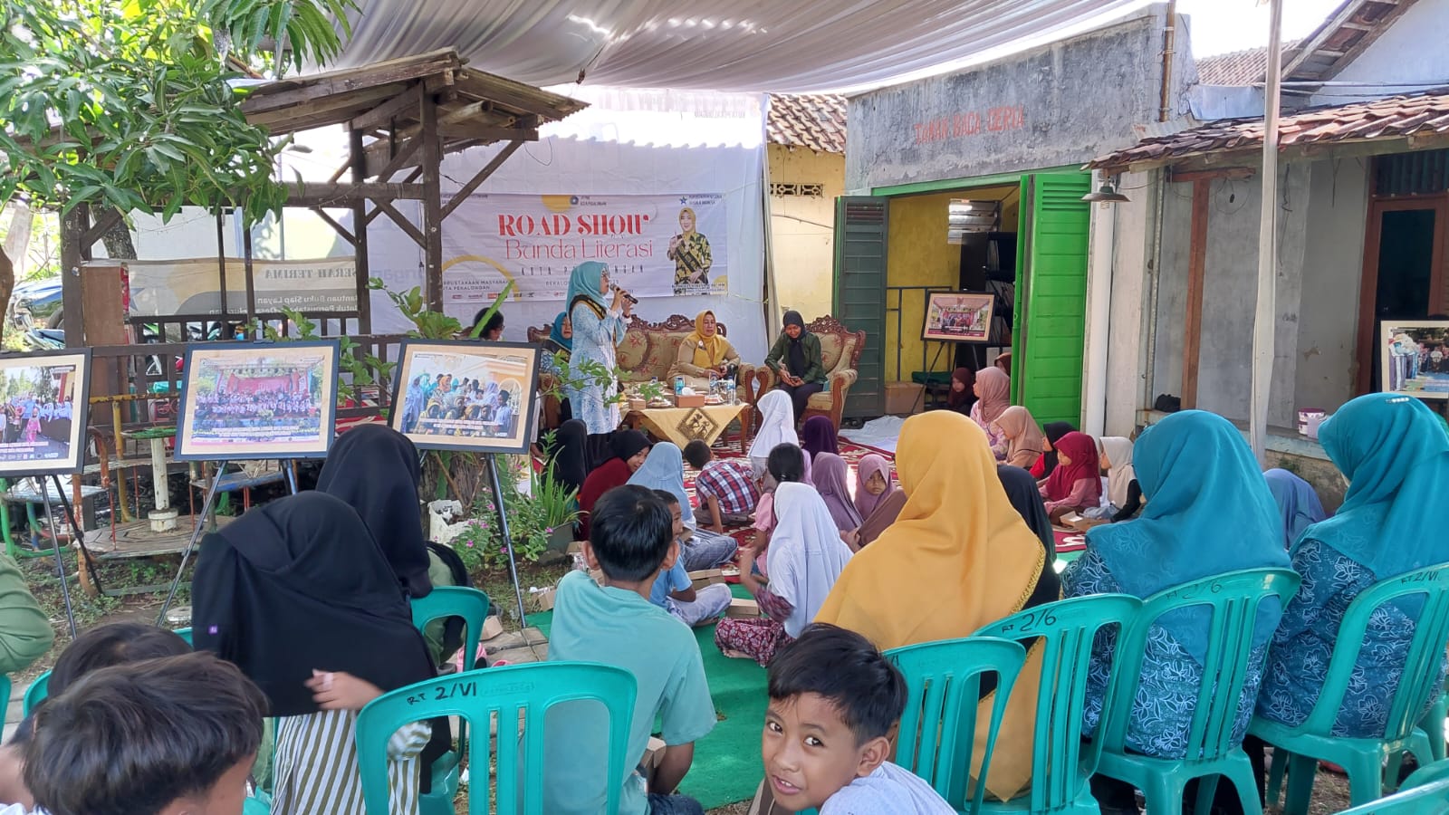 Perdana Bunda Literasi Road Show ke Taman Baca Masyarakat Ceria Pringrejo