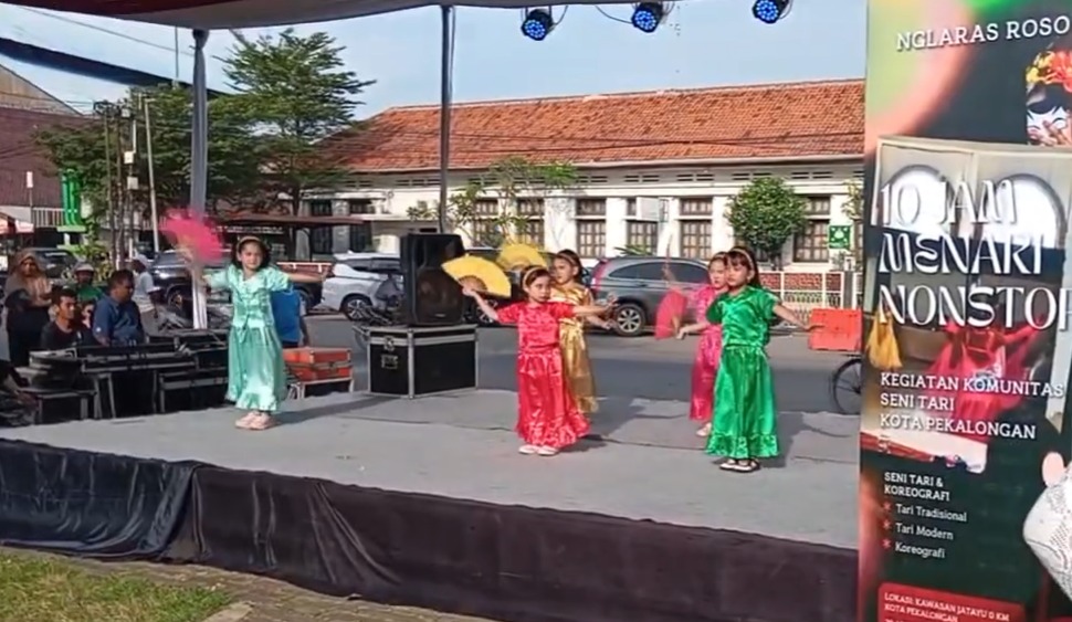 Peringati Hari Tari Dunia, Siswa TK Ma’had Islam Tampil di Ruang Publik Peringati Hari Tari Dunia, Siswa TK Ma’had Islam Tampil di Ruang Publik
